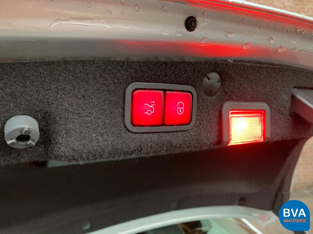 Mercedes-Benz C300 Prestige C-Class 245hp 2015, NL-168-J.