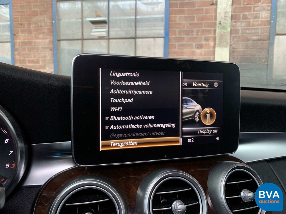 Mercedes-Benz C300 Prestige C-Class 245hp 2015, NL-168-J.