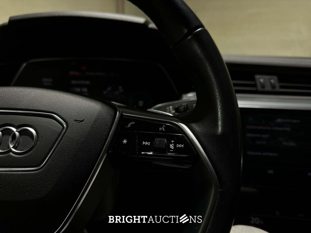 Audi Q8 e-tron 50 Quattro 95 kWh 340pk 2023 (Origineel-NL), S-106-PZ 