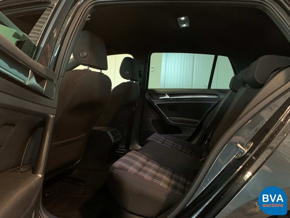 VW Golf 2.0 GTI Performance 230 PS 2016 DSG, H-855-XP.