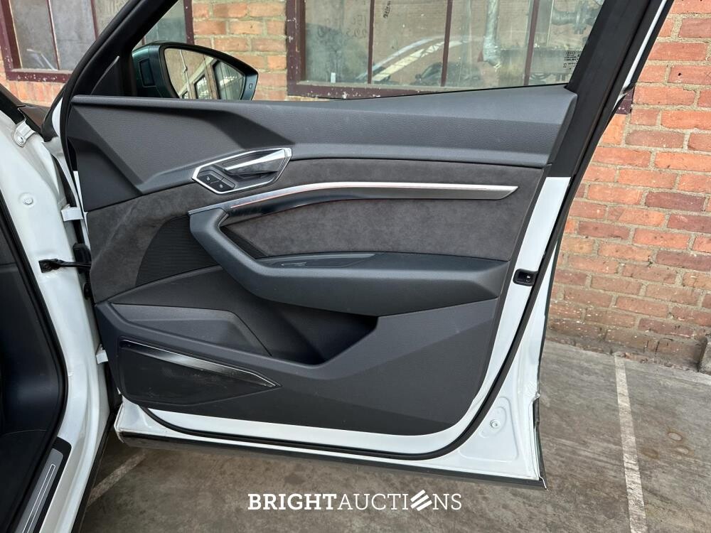 Audi e-tron 55 Quattro Advanced Pro Line Plus 95 kWh 360hp 2018, J-153-SR