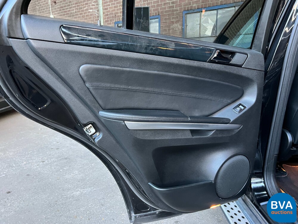 Mercedes-Benz ML63 AMG 510 PS 2010, P-957-FP.