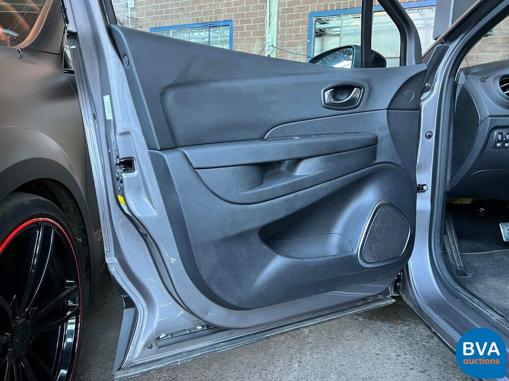 Renault Capture 1.2 Tce Bose 118 PS 2018, P-996-FP.