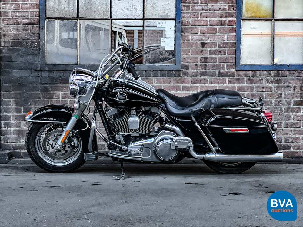 2008er Harley-Davidson Road King FLHRC mit 67 PS.