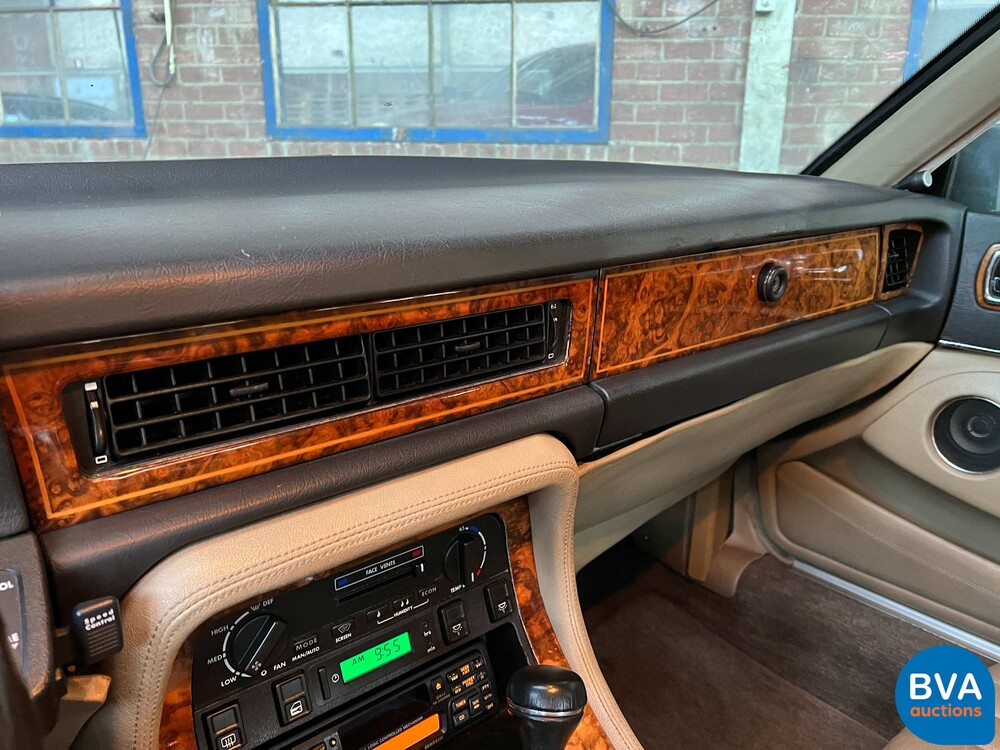 Jaguar Souverän 4.0 226PS 1989 -Org. NL-, XV-48-RG.