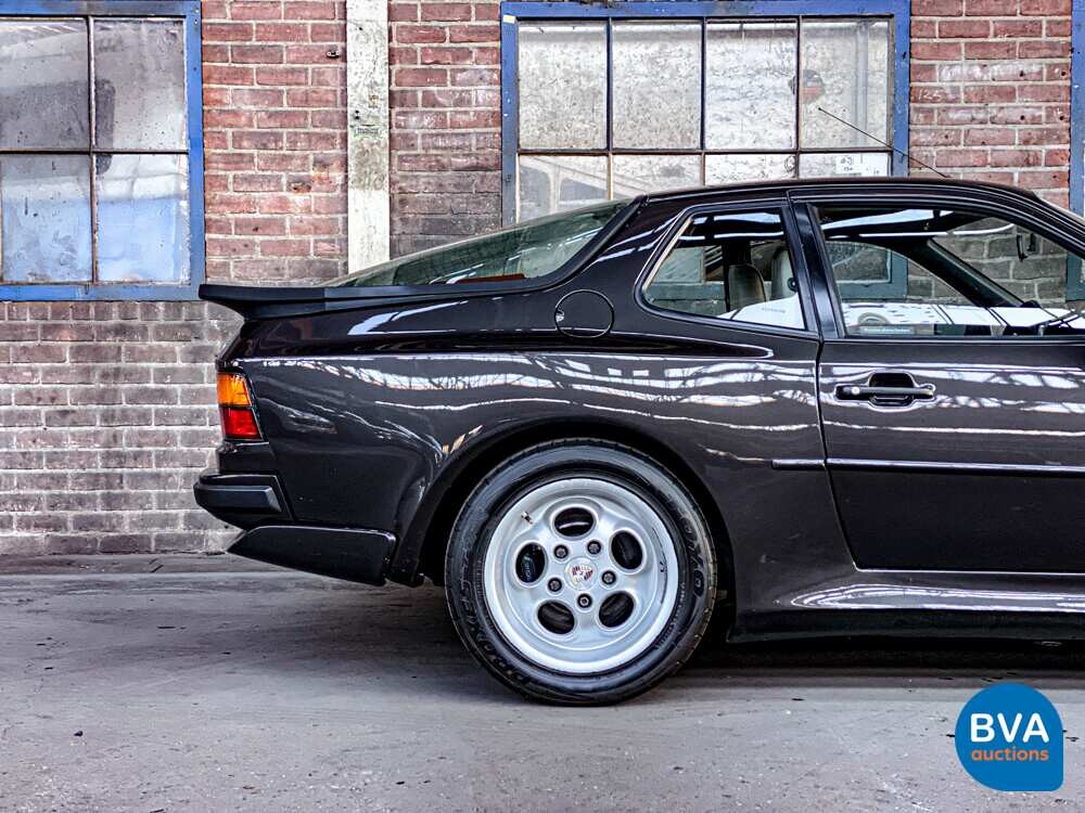 Porsche 944 Turbo 220 PS Baujahr 1986.