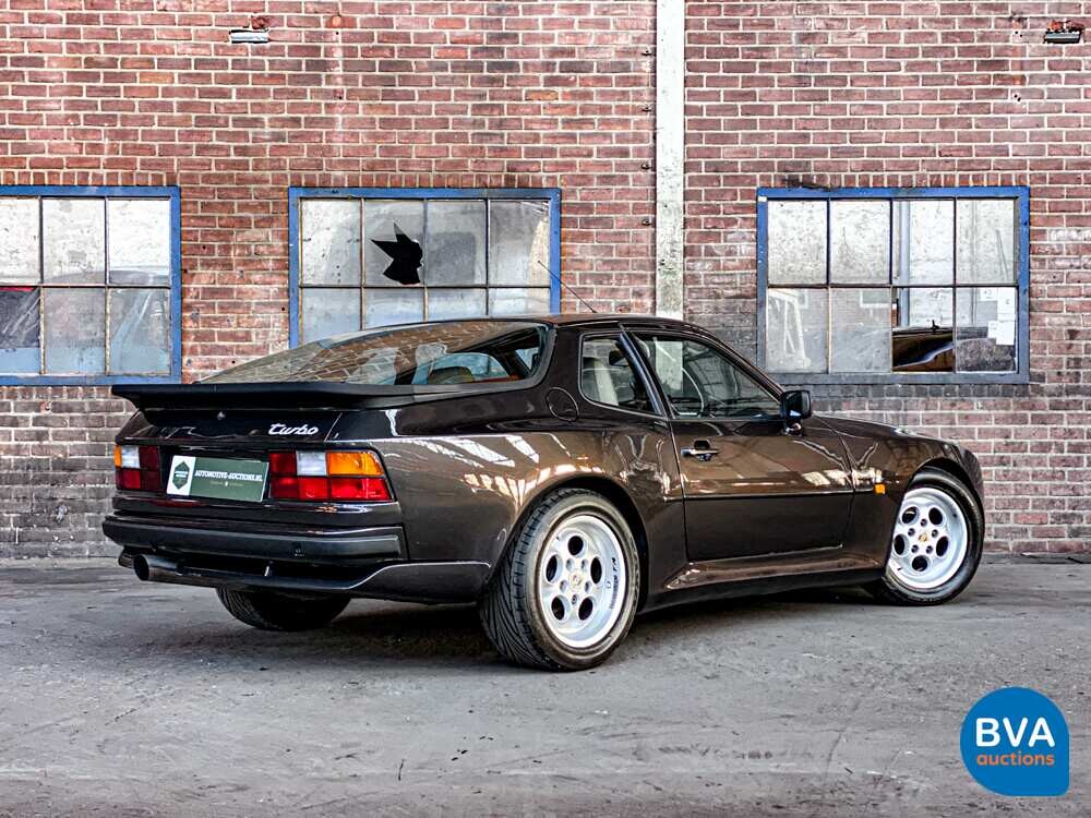 Porsche 944 Turbo 220 PS Baujahr 1986.