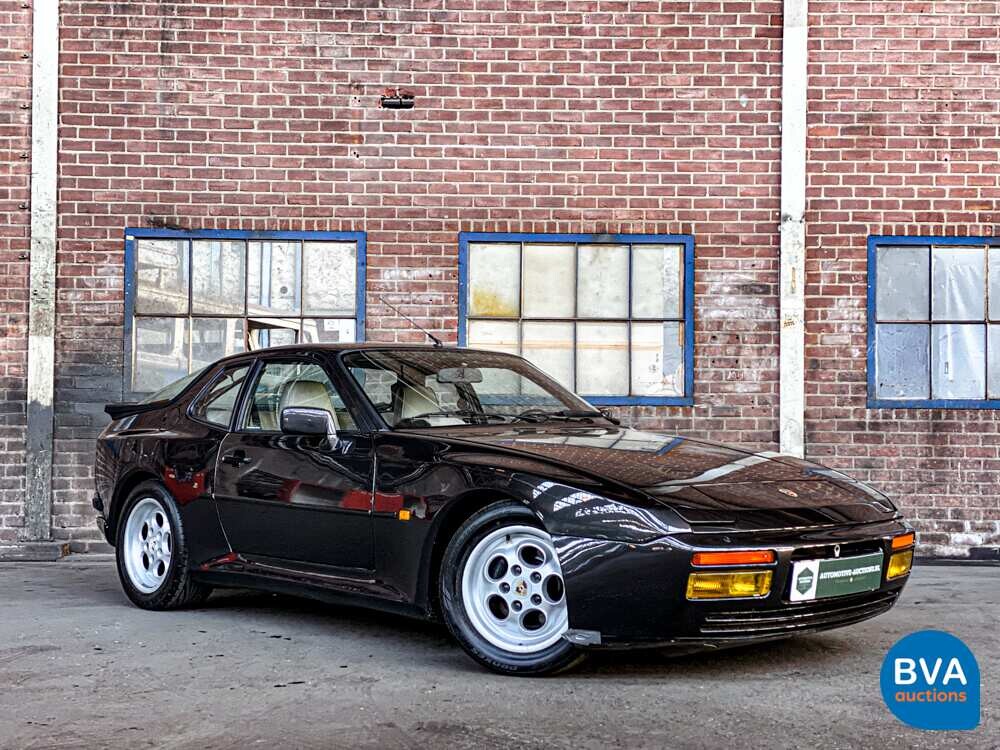 Porsche 944 Turbo 220 PS Baujahr 1986.