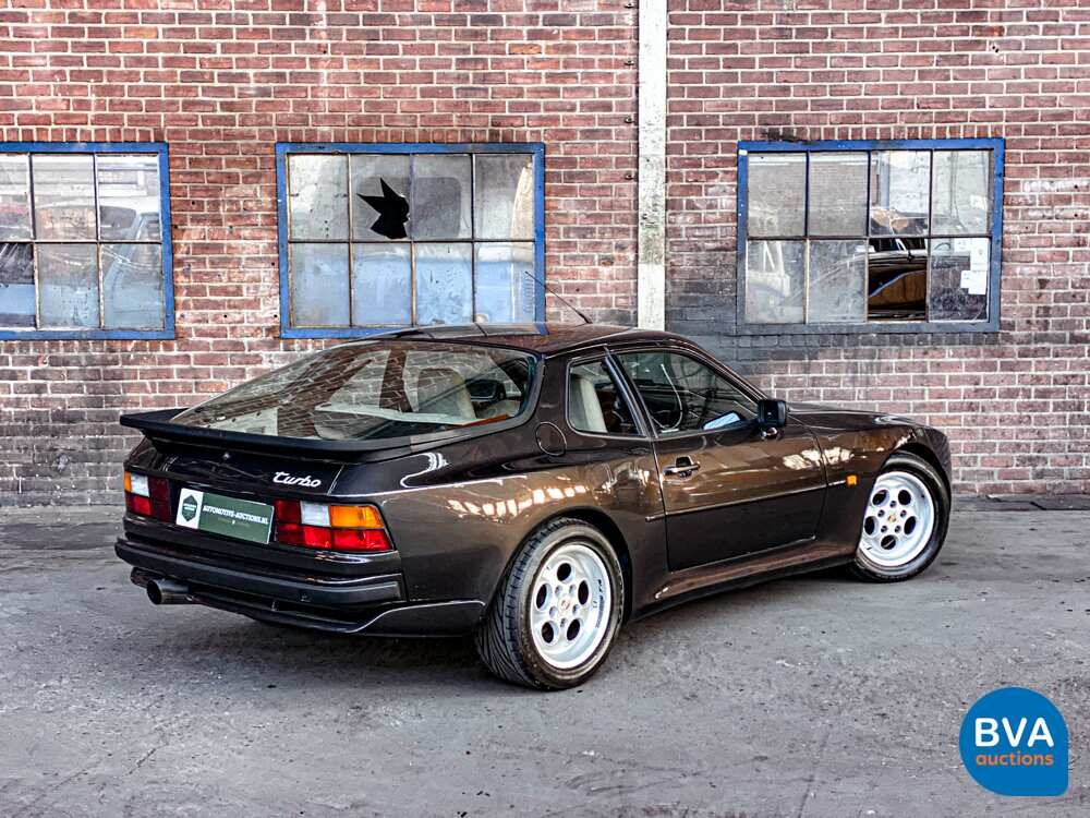 Porsche 944 Turbo 220 PS Baujahr 1986.