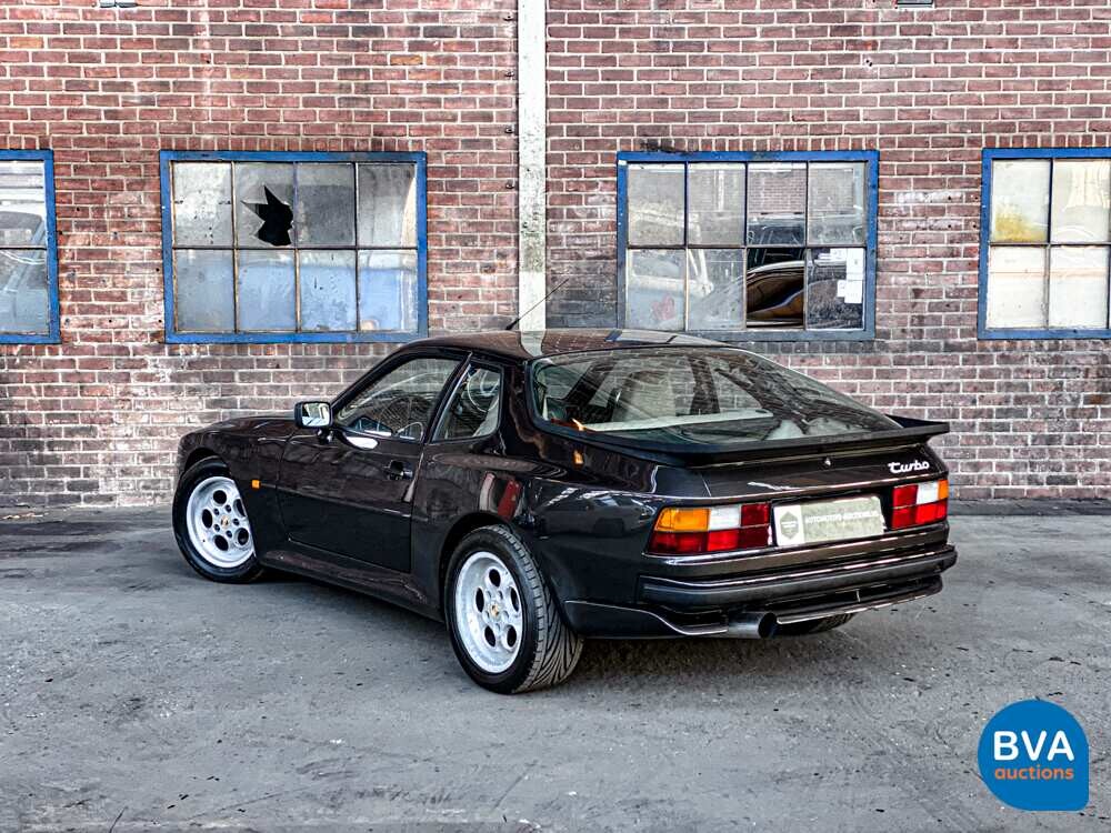 Porsche 944 Turbo 220 PS Baujahr 1986.