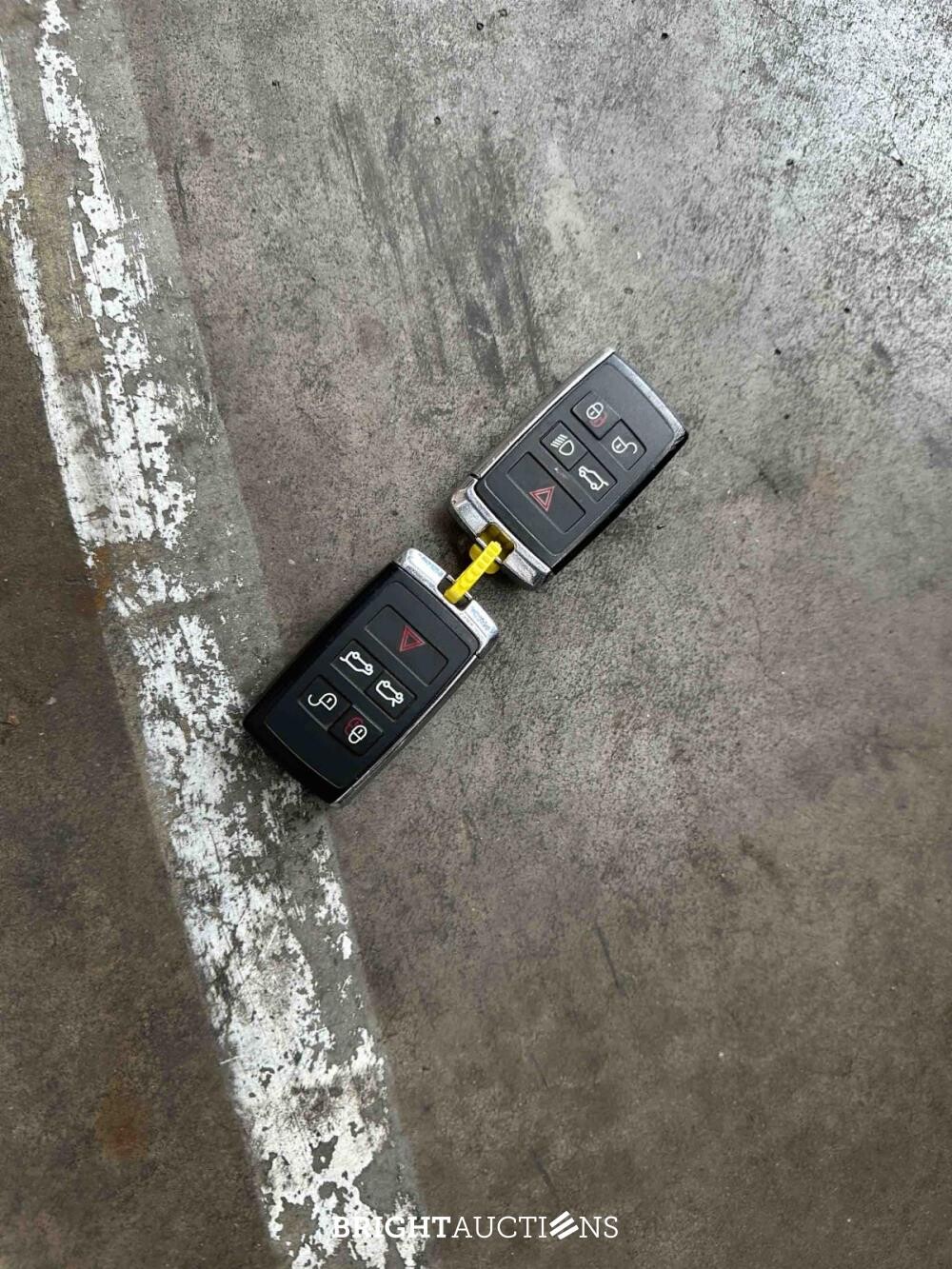 Jaguar F-Pace 2.0 P400e PHEV R-Dynamic S 300pk 2022 (Origineel-NL & 1e Eigenaar), R-884-KV