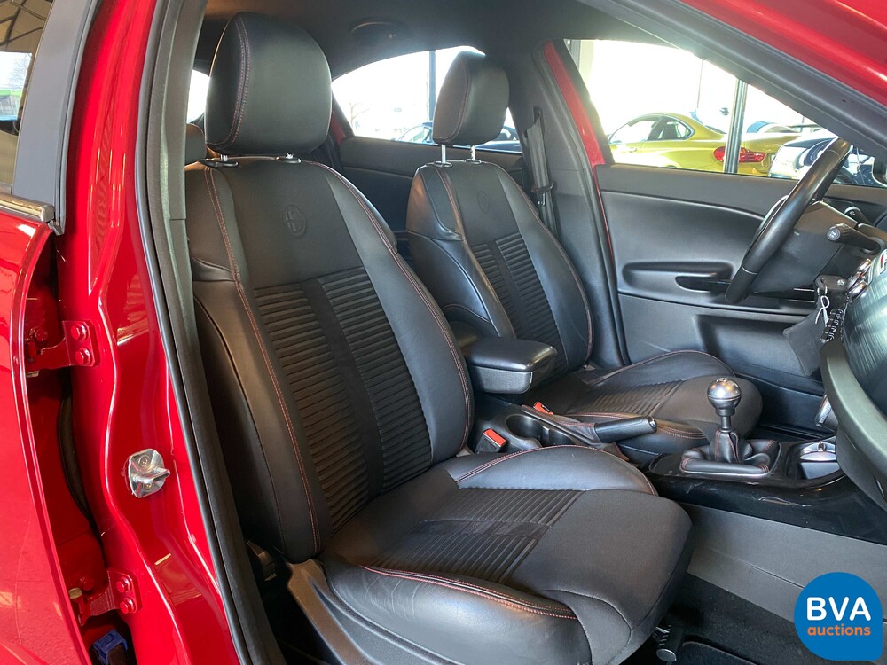 Alfa Romeo Giulietta 1.4T Distinctive 170hp 2011 -Org. NL-, 08-RSH-1.