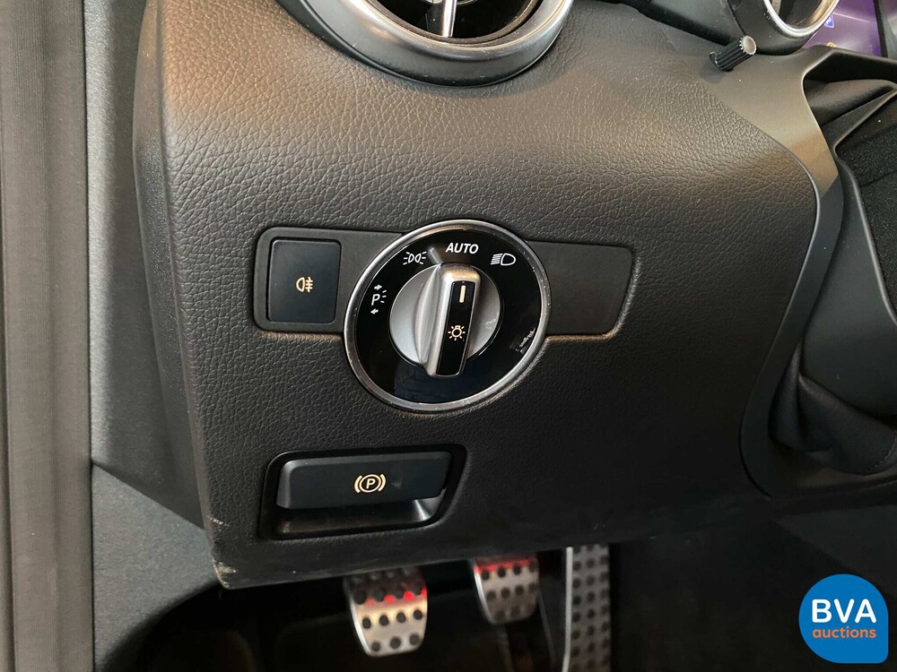 Mercedes-Benz SLC180 Roadster AMG Night Package Cabriolet 156pk 2018 -Org. NL-, RT-742-H.