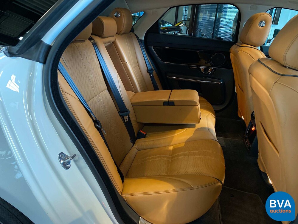 Jaguar XJ 3.0 D Premium Luxury 300hp 2018 Facelift, TD-898-B.