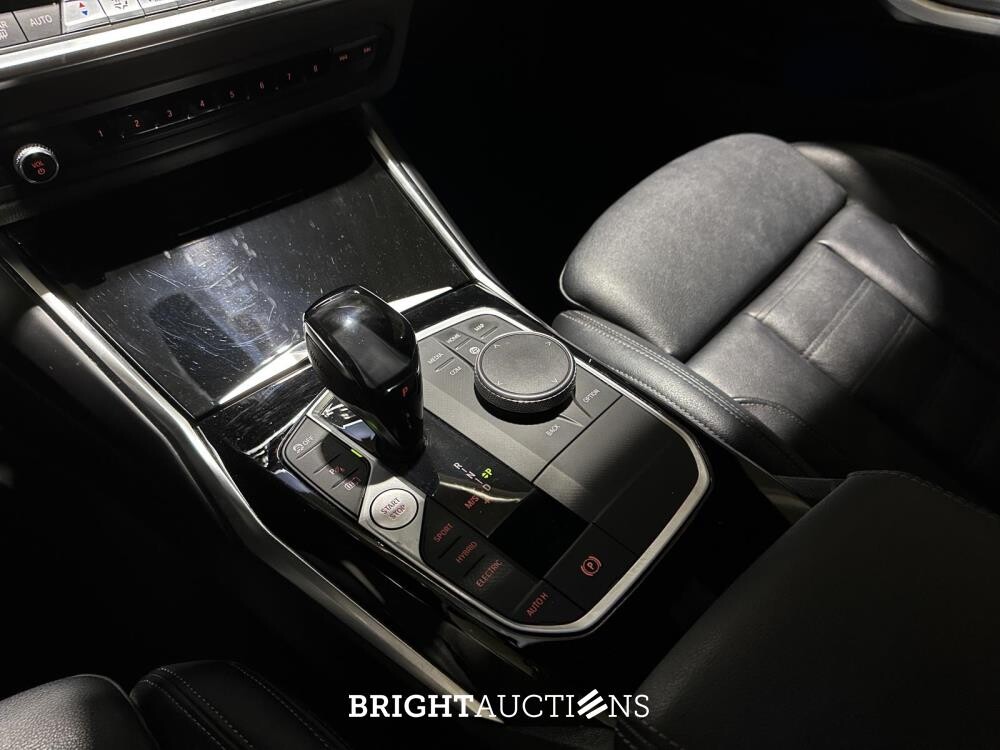 BMW 330e Touring Business Edition Plus 184pk 2021 3-serie (Origineel-NL + 1e Eigenaar) L-480-TL