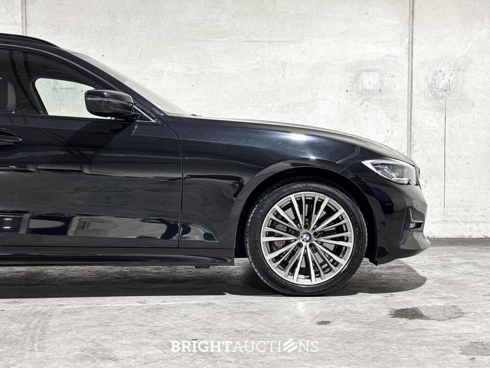 BMW 330e Touring Business Edition Plus 184pk 2021 3-serie (Origineel-NL + 1e Eigenaar) L-480-TL