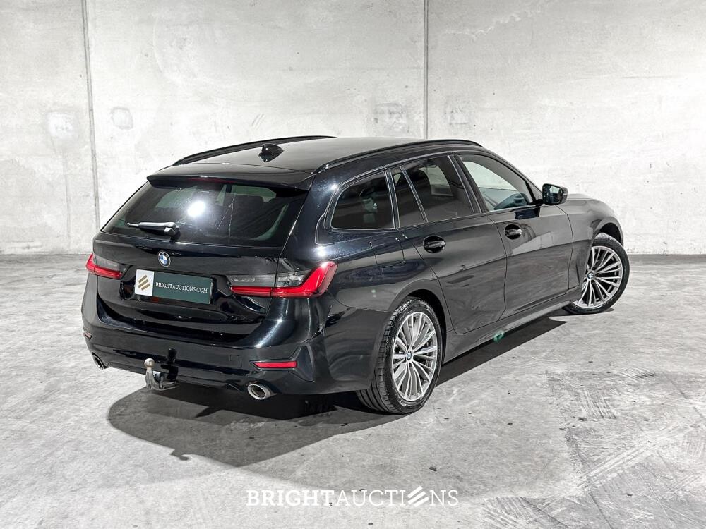 BMW 330e Touring Business Edition Plus 184pk 2021 3-serie (Origineel-NL + 1e Eigenaar) L-480-TL