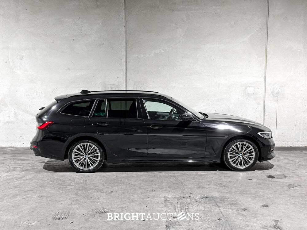 BMW 330e Touring Business Edition Plus 184pk 2021 3-serie (Origineel-NL + 1e Eigenaar) L-480-TL