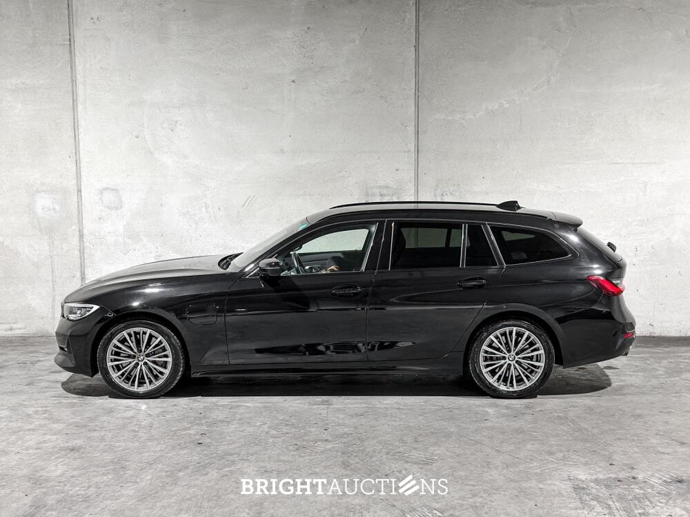 BMW 330e Touring Business Edition Plus 184pk 2021 3-serie (Origineel-NL + 1e Eigenaar) L-480-TL