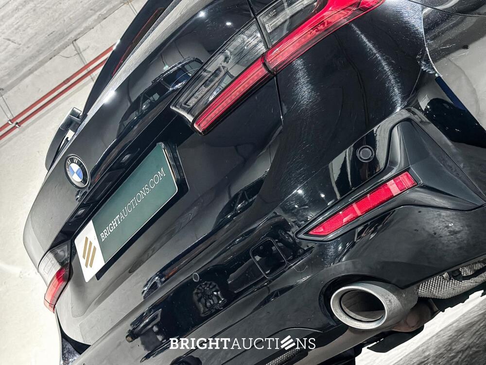 BMW 330e Touring Business Edition Plus 184pk 2021 3-serie (Origineel-NL + 1e Eigenaar) L-480-TL