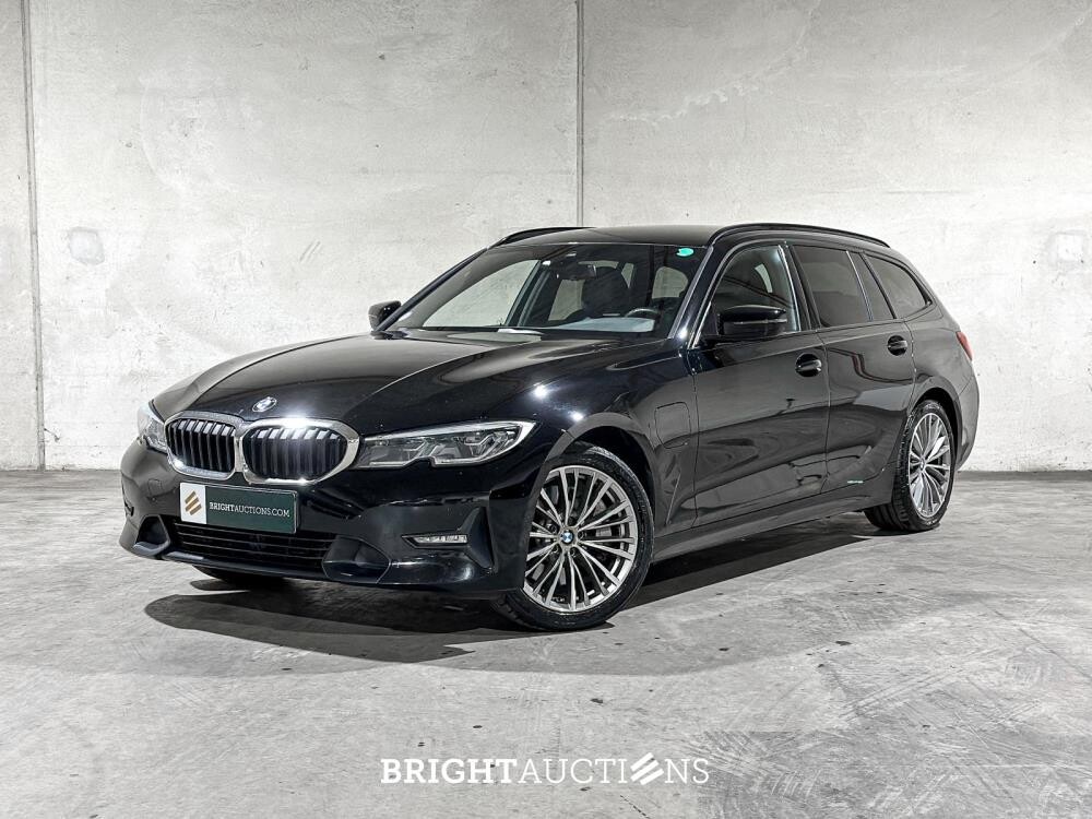 BMW 330e Touring Business Edition Plus 184pk 2021 3-serie (Origineel-NL + 1e Eigenaar) L-480-TL