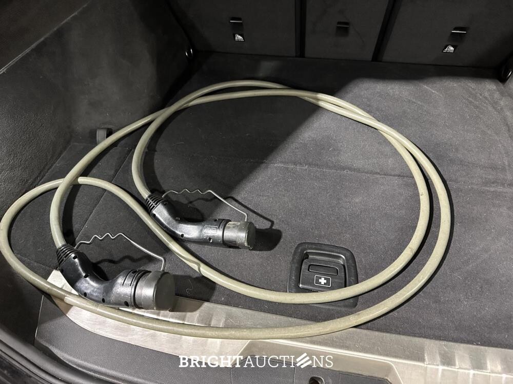 BMW 330e Touring Business Edition Plus 184pk 2021 3-serie (Origineel-NL + 1e Eigenaar) L-480-TL