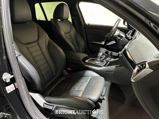 BMW 330e Touring Business Edition Plus 184pk 2021 3-serie (Origineel-NL + 1e Eigenaar) L-480-TL