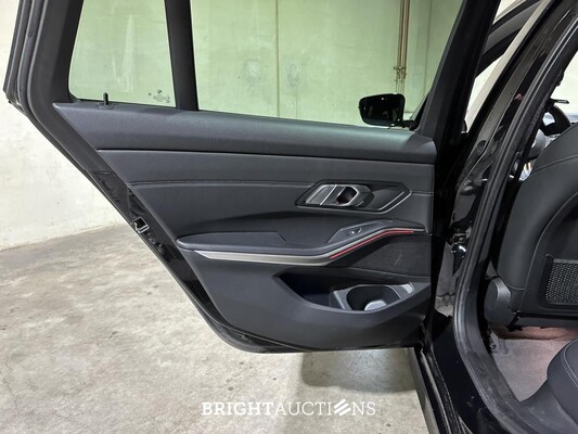 BMW 330e Touring Business Edition Plus 184pk 2021 3-serie (Origineel-NL + 1e Eigenaar) L-480-TL