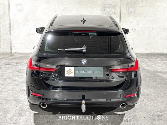 BMW 330e Touring Business Edition Plus 184pk 2021 3-serie (Origineel-NL + 1e Eigenaar) L-480-TL