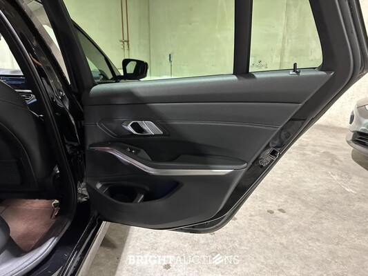 BMW 330e Touring Business Edition Plus 184pk 2021 3-serie (Origineel-NL + 1e Eigenaar) L-480-TL