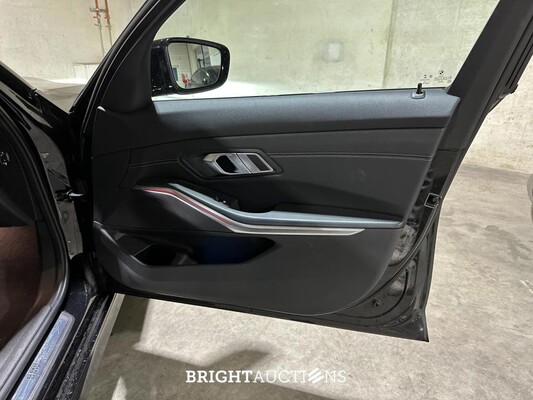 BMW 330e Touring Business Edition Plus 184pk 2021 3-serie (Origineel-NL + 1e Eigenaar) L-480-TL