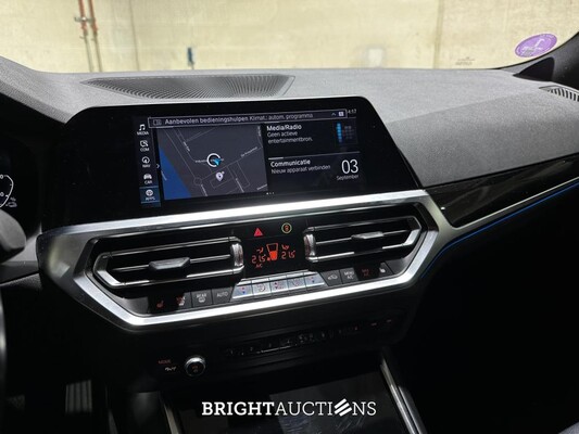 BMW 330e Touring Business Edition Plus 184pk 2021 3-serie (Origineel-NL + 1e Eigenaar) L-480-TL