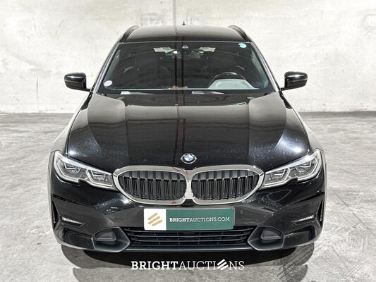 BMW 330e Touring Business Edition Plus 184pk 2021 3-serie (Origineel-NL + 1e Eigenaar) L-480-TL