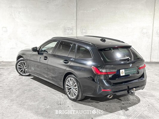 BMW 330e Touring Business Edition Plus 184pk 2021 3-serie (Origineel-NL + 1e Eigenaar) L-480-TL