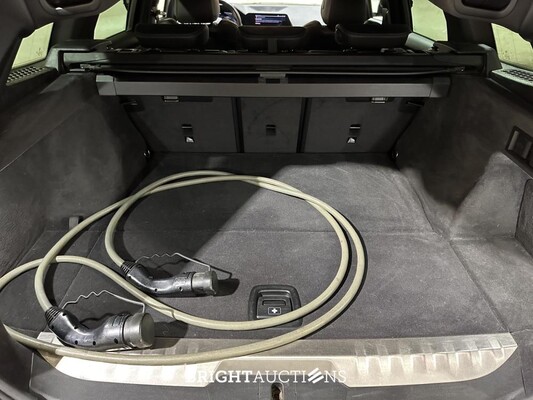 BMW 330e Touring Business Edition Plus 184pk 2021 3-serie (Origineel-NL + 1e Eigenaar) L-480-TL