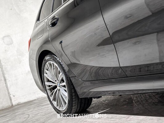 BMW 330e Touring Business Edition Plus 184pk 2021 3-serie (Origineel-NL + 1e Eigenaar) L-480-TL