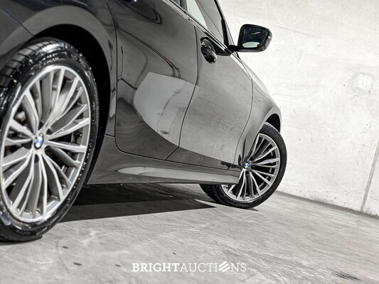 BMW 330e Touring Business Edition Plus 184pk 2021 3-serie (Origineel-NL + 1e Eigenaar) L-480-TL