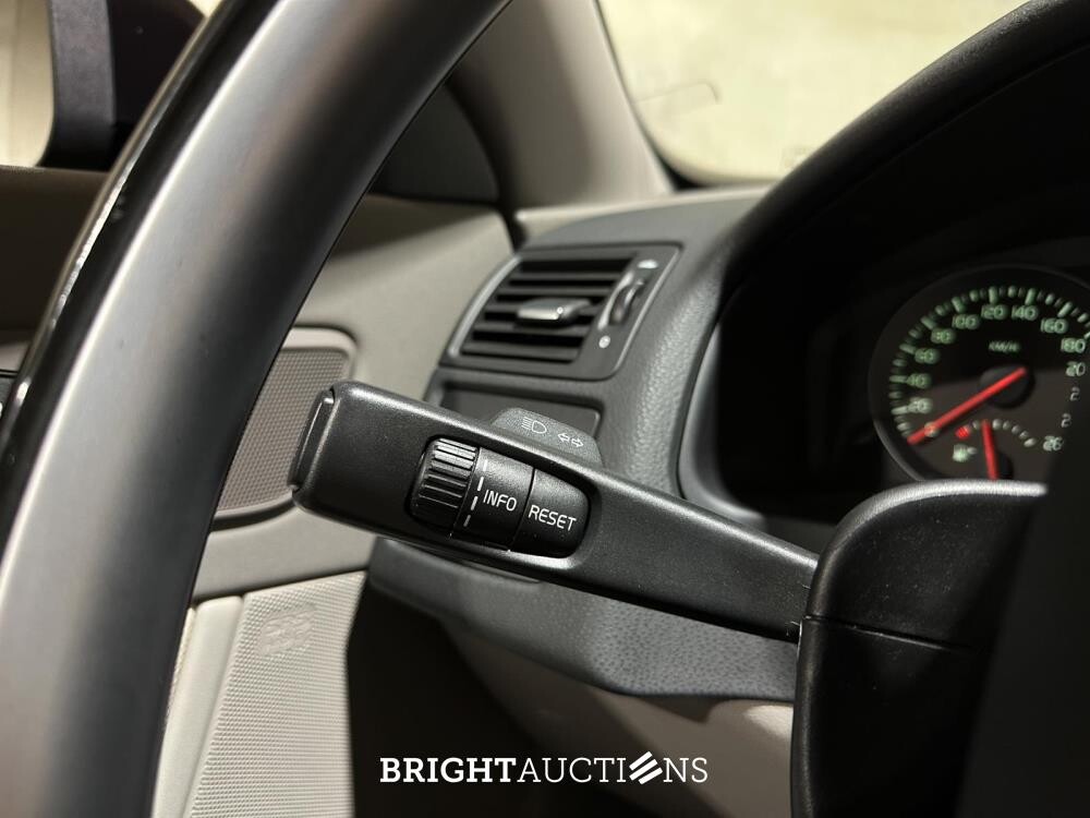 Volvo C70 Convertible 2.0D Momentum 136pk 2010, 41-KKH-3 Youngtimer