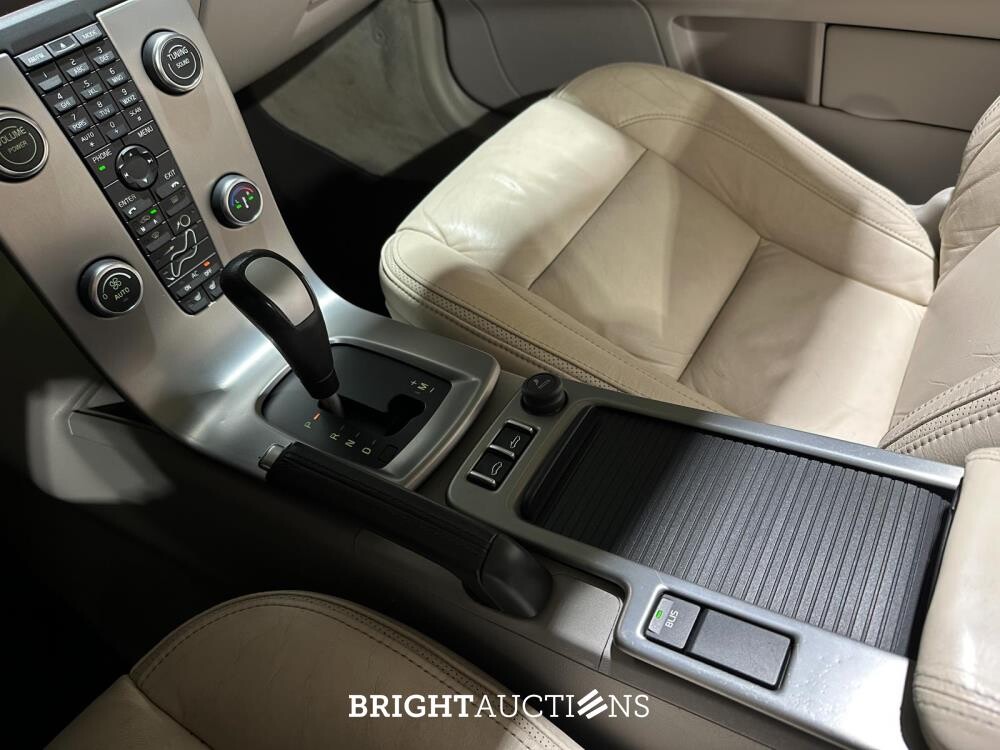 Volvo C70 Convertible 2.0D Momentum 136pk 2010, 41-KKH-3 Youngtimer