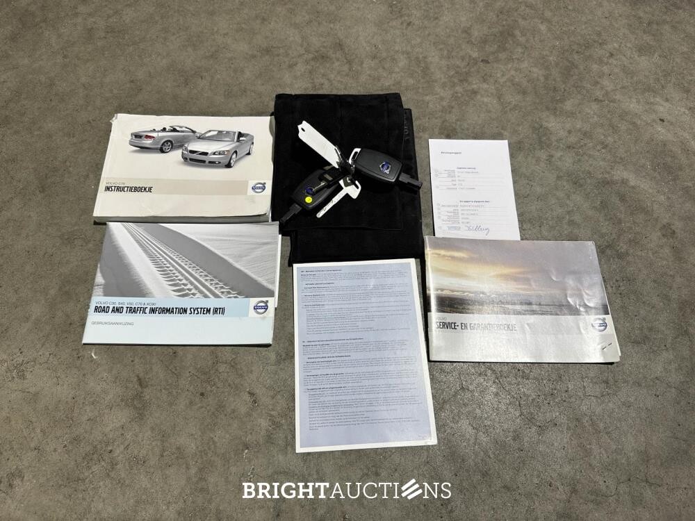 Volvo C70 Convertible 2.0D Momentum 136pk 2010, 41-KKH-3 Youngtimer