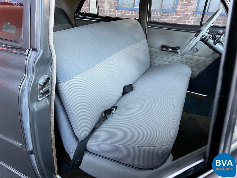 Chevrolet Deluxe Powerglide 1951, 32-XL-66.