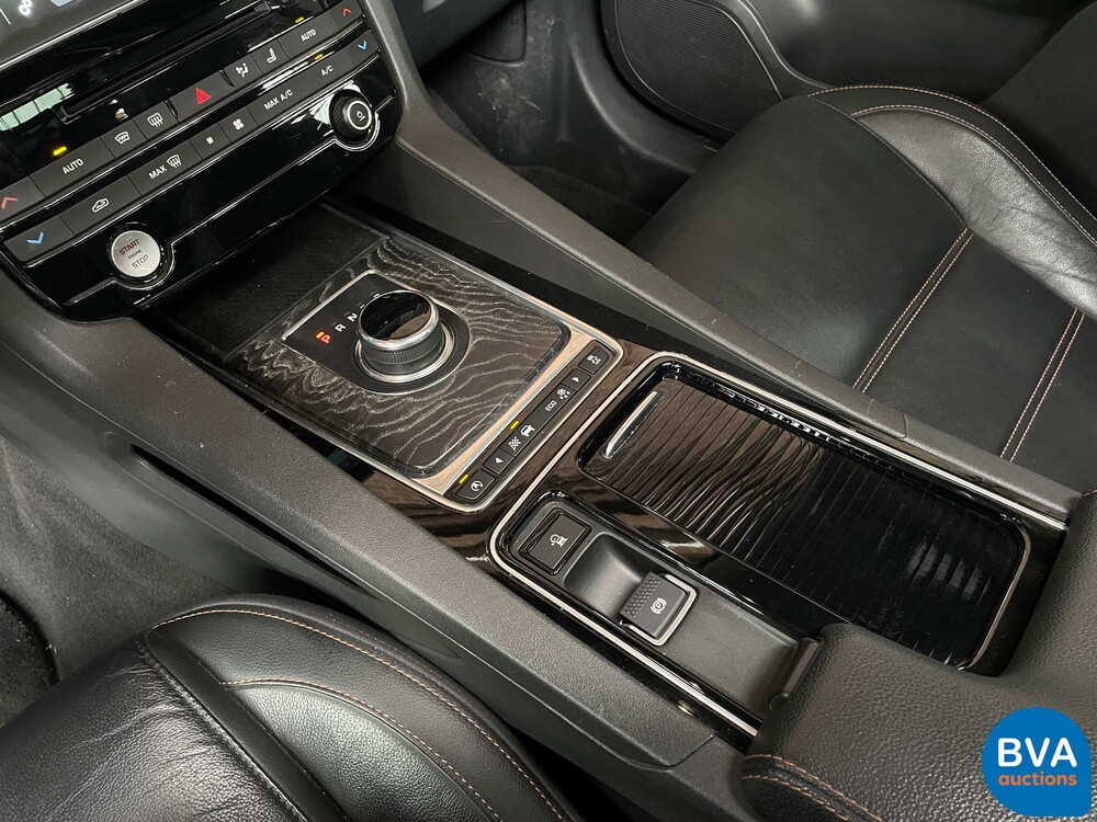 Jaguar F-Pace 20d AWD Portfolio 2016, KB-408-Z