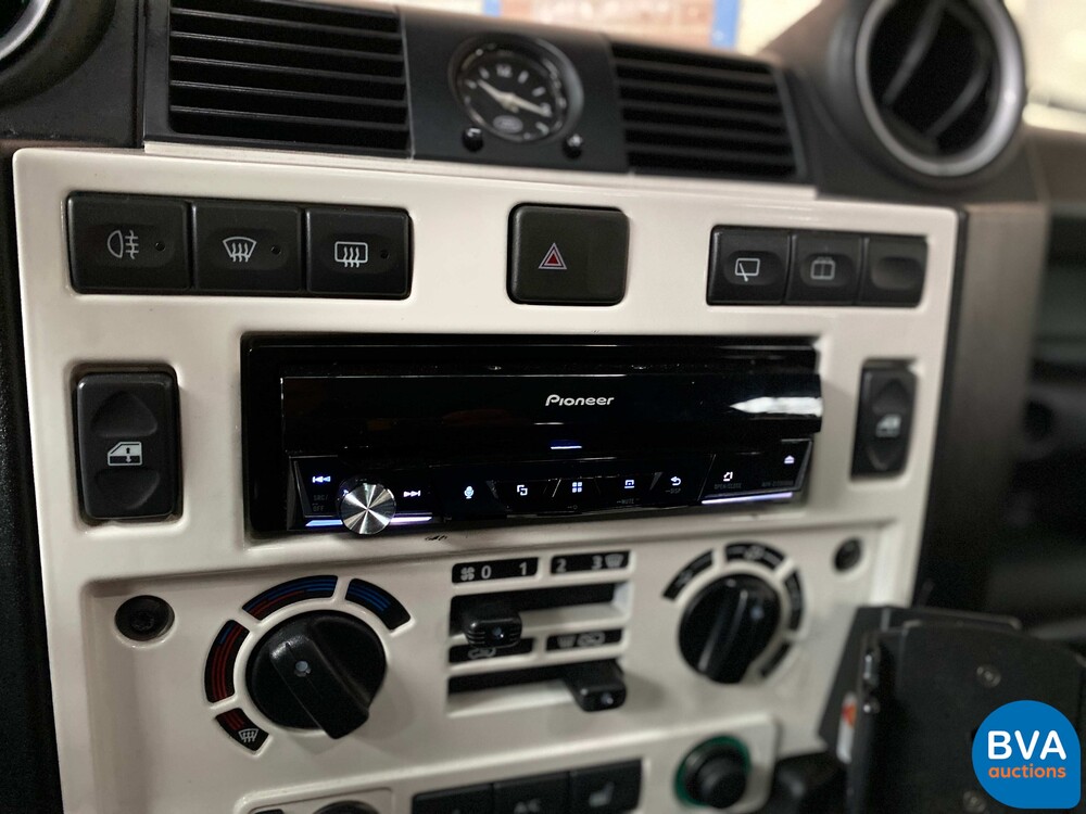 Land Rover Defender 90 SE 2.4 Ice Limited Edition 122pk 2010 -Org. NL-, 3-VGD-30