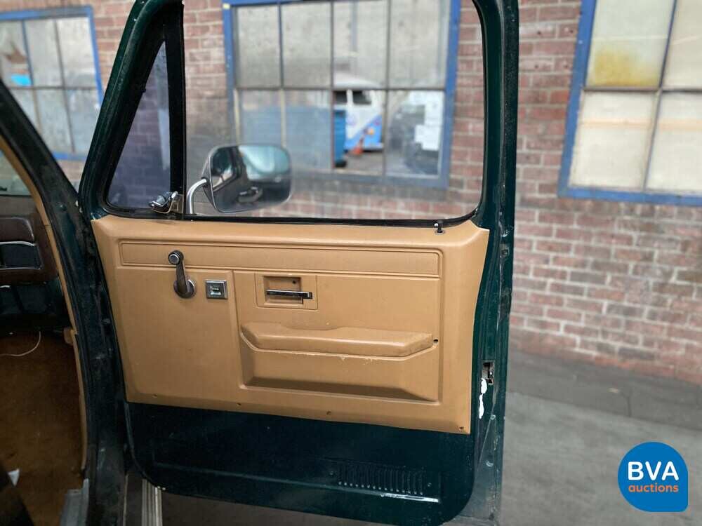 Chevrolet Suburban C2500 180hp 1985.