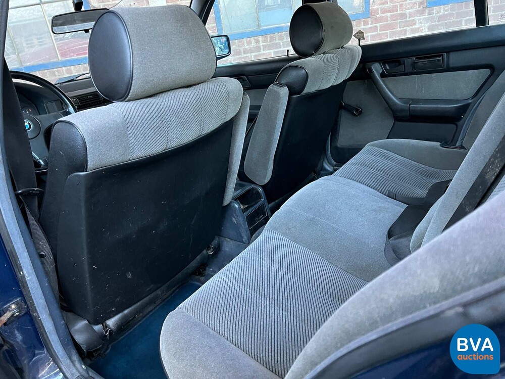 BMW 520i Sedan E34 5-Series 1989, TZ-69-DF.