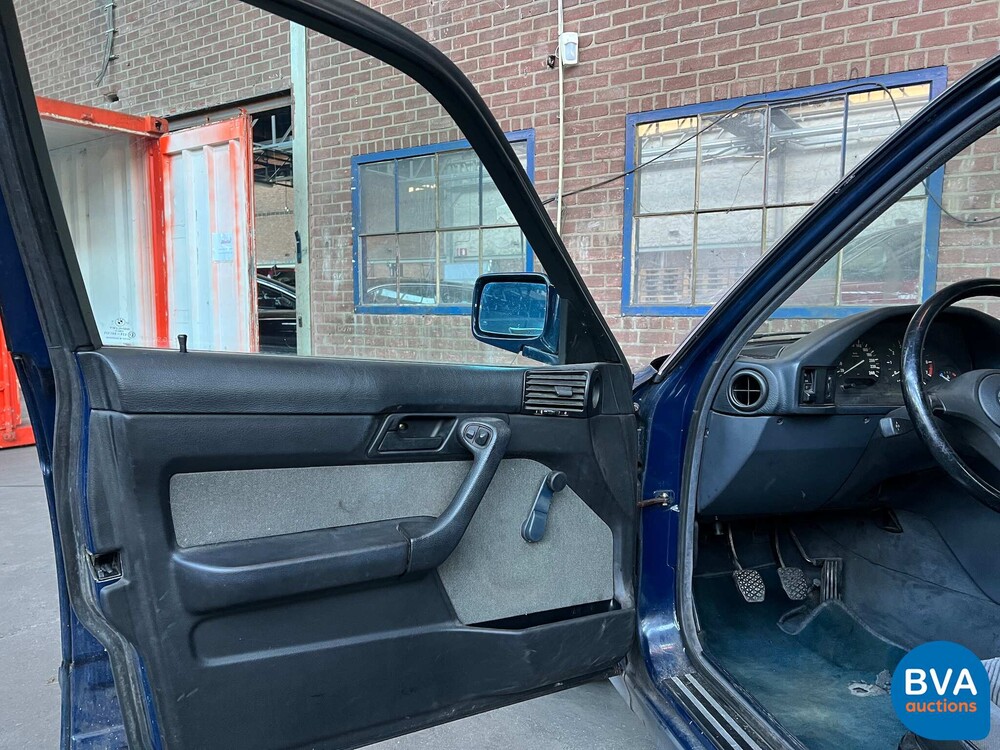BMW 520i Sedan E34 5-Series 1989, TZ-69-DF.