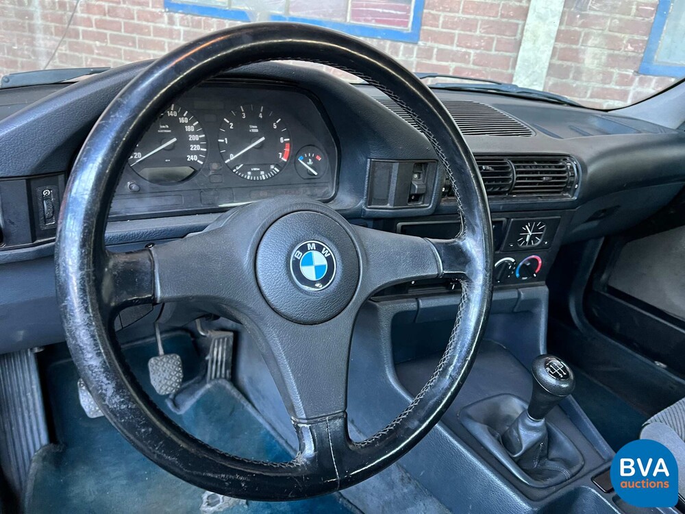 BMW 520i Sedan E34 5-Series 1989, TZ-69-DF.