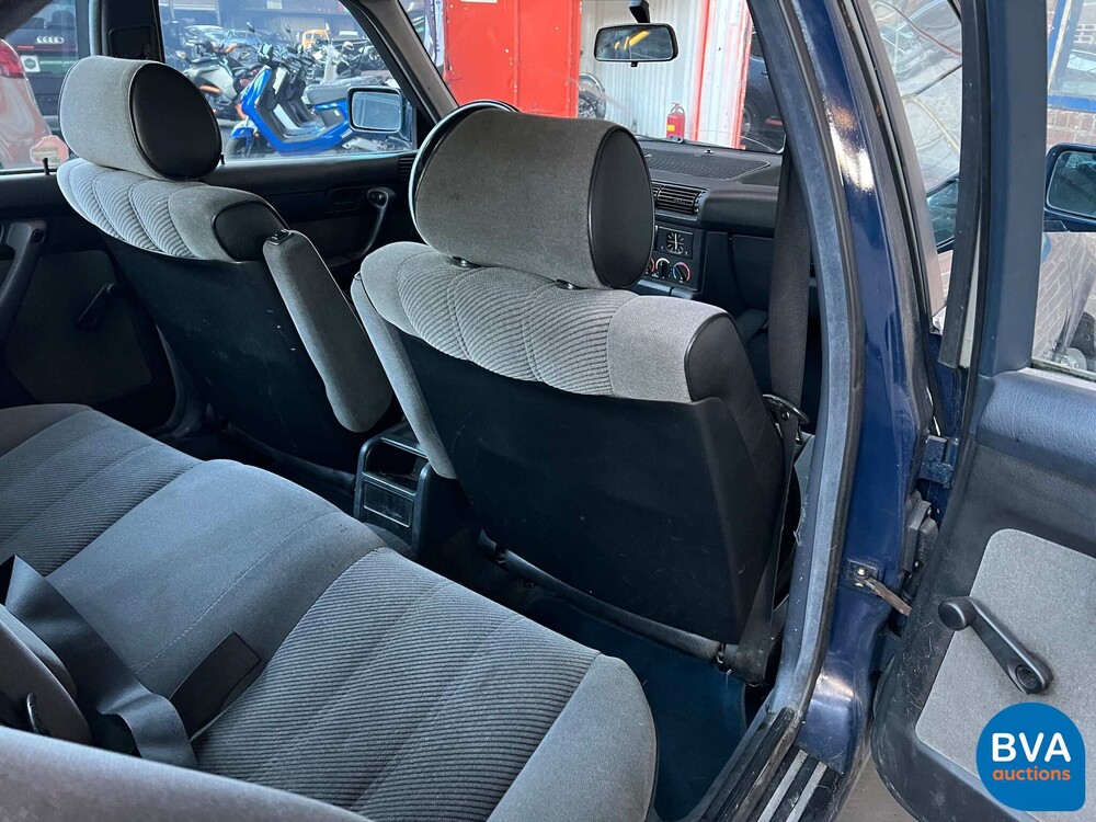 BMW 520i Sedan E34 5-Series 1989, TZ-69-DF.