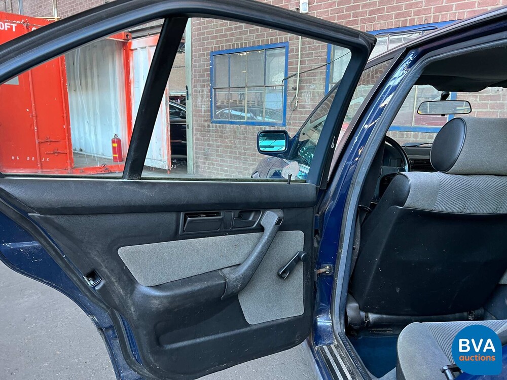 BMW 520i Sedan E34 5-Series 1989, TZ-69-DF.