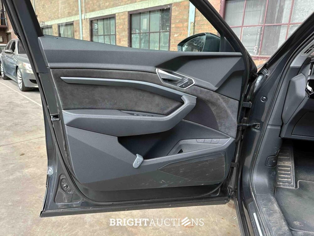 Audi e-tron 55 Quattro Business Edition Plus 95 kWh 408pk 2020 (Origineel-NL + 1e Eigenaar), K-881-DG